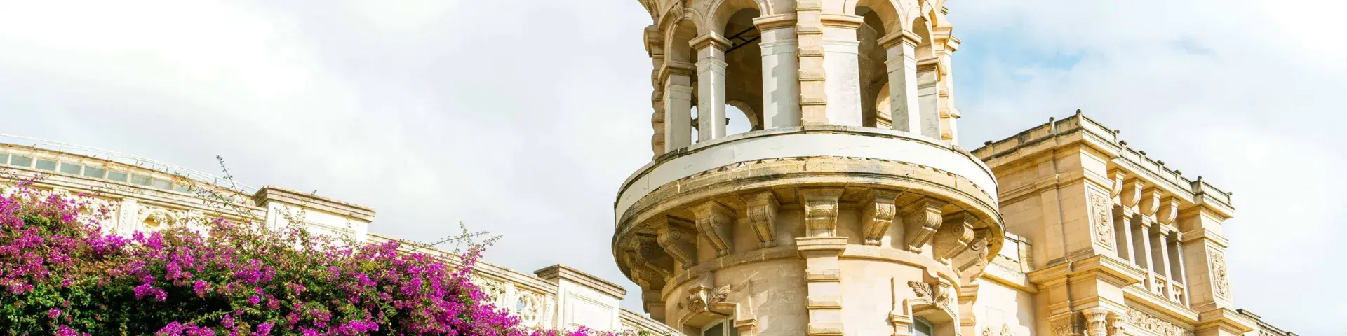 Vue sur le bâtiment Chateau de San Salvadour